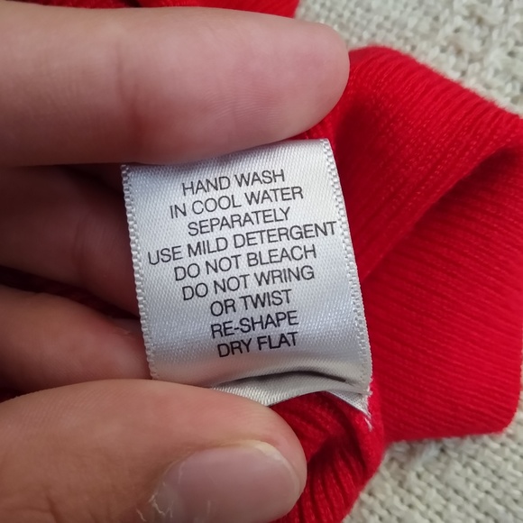 2/$10 💥 220 EUC Leo & Nicole Red Sleeveless Tank Blouse (Medium) - Picture 4 of 6